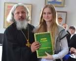 images/2014/V_Institute_teologii_nagradyat_shkolnikov_pobediteley.jpg