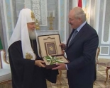 images/2015/Patriarh_Kirill_nagradil_Prezidenta_Belarusi_ordenom.jpg